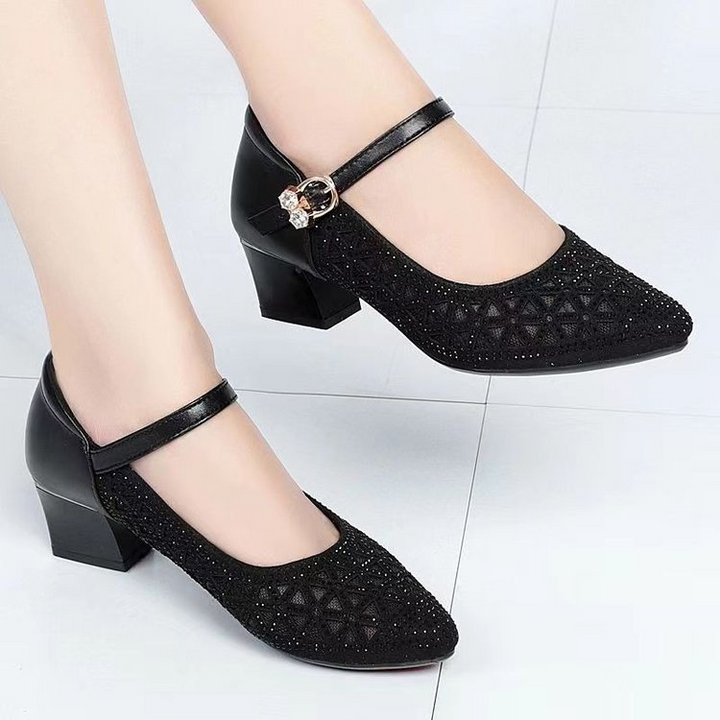 ★足元からときめく♡レースストラップパンプスで甘さも大人っぽさも両方ゲット★